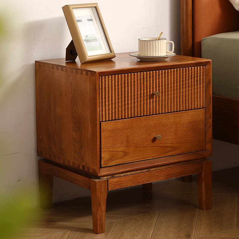 Solid Wood Nightstand 2 Drawers - Comodini retrò in legno massello, mobili