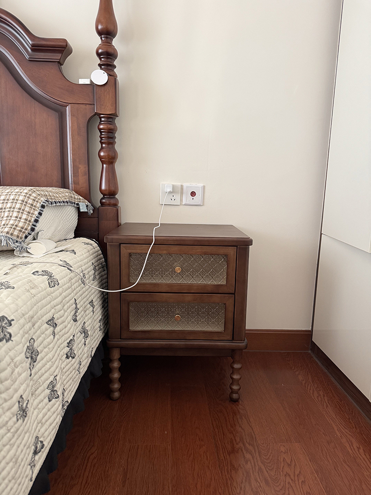 Comodini Vintage in Vetro Stam - Solid Wood Nightstand 2 Drawers recensione e prezzo